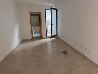 Pis en Plaza rey jaime i 2. Piso con terraza y garaje.