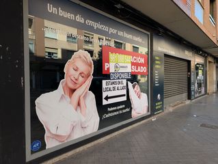 Local Comercial en Avenida de Abril-9 de Octubre. Local comercial de 300 metros