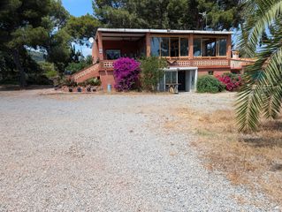 Masía en Centro-El Castillo. Casa rural con 3 bungalows