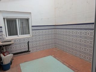Alquiler Piso  Calle de gomez ferrer 69. Piso céntrico de 3 dormitorios con terraza