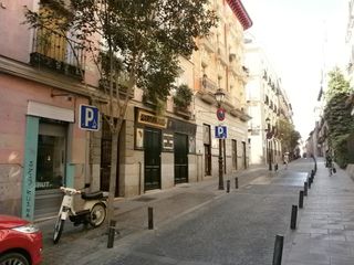 Lloguer Local Comercial  Calle de pelayo. Local 54 m2 a pie de calle