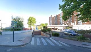 Aparcament cotxe en Avenida del alcalde jos aranda 3. Plaza de aparcamiento parking de los cantos