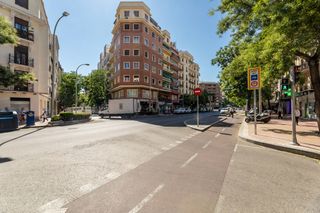 Etagenwohnung  Calle de viriato. Piso 3 dormitorios 2 baños zona trafalgar