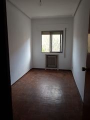 Affitto Appartamento  Calle ministro fernandez ordoñez. Piso sin amueblar 3 dormitorios 1 baño