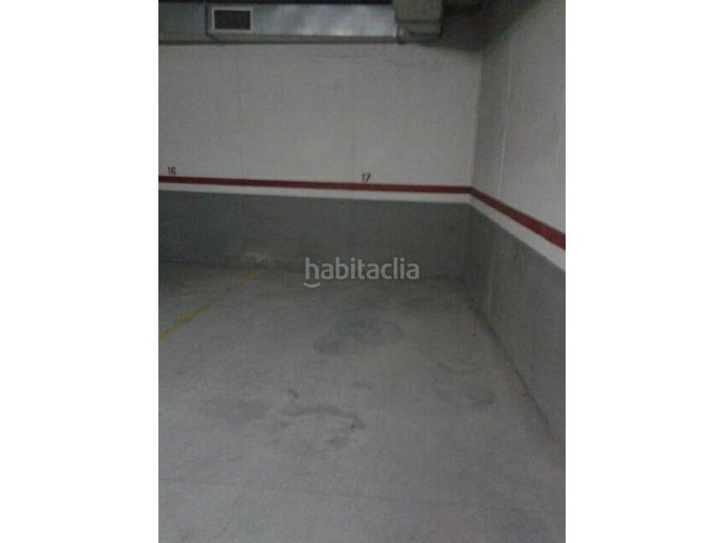 Foto 62a63d68-852c-4b12-abfe-8d5655010dac. Aparcament cotxe a Constantí