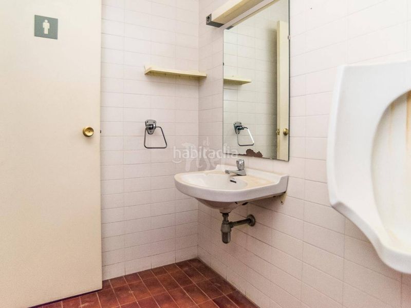 Foto f4be1ea9-e6f1-4913-8340-18e3b355a389. Local comercial a Santa Bàrbara