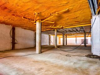 Local Comercial  Limite. Amplio local comercial en utebo