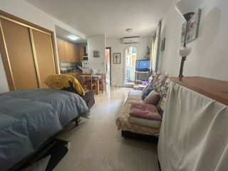 Pis a Platja de Mont-roig. Piso tipo loft con balcón, aire acondicionado y piscina comunita