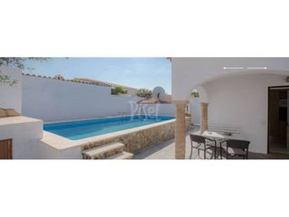 Maison à Platja de Mont-roig. Increíble villa con piscina privada en montroig del camp!