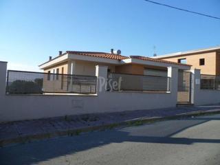 Casa  Garbi. Casa unifamiliar en sant esteve sesrovires  ideal para familias