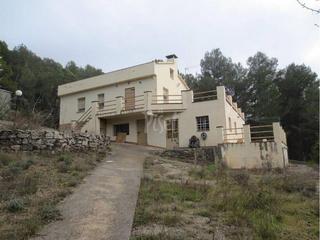 Casa  Barri les llambardes. Casa en torrelles de foix