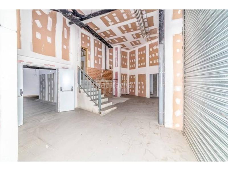 Foto cbf1f9e1-5636-4aac-b2e0-d23642329f46. Local comercial a Constantí