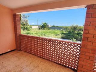 Pis  Burgos. Chalet con jardín y piscina en venta por 95.000  priorat de la b