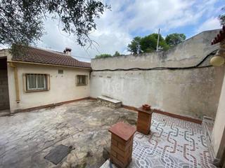 Casa  Calle xiprer. Encantadora casa en zona tranquila y bien comunicada!