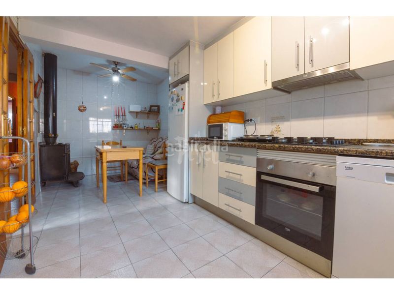 Foto 1826ffd4-3a3e-4ee9-8129-896e4dc73004. Casa amb calefacció a Torreforta Tarragona