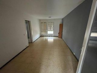 Flat in Constantí. Gran oportunidad para reforma a tu gusto en constantí!
