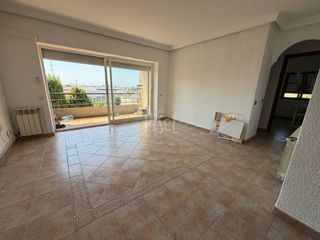 Appartamento in Campclar. Venta de piso exterior y soleado en tarragona capital, campclar