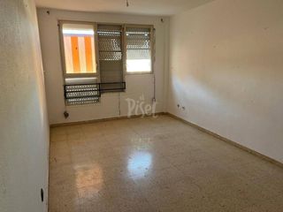Pis a Campclar. Piso con gran potencial en campclar tarragona  88 m para crear e