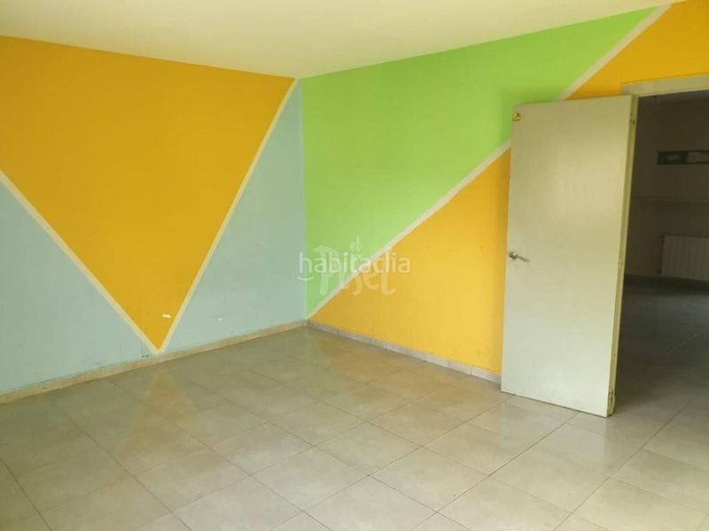 Foto ab7ea93e-e875-45bf-99d5-5da614dd7216. Edifici a calle mestre emili pujou 7 a Instituts-Universitat Lleida