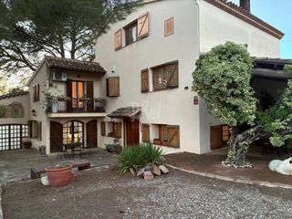 Chalet in Valls. Venta de villa en valls