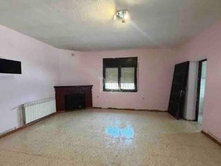Casa a Valls. Casa en venta en valls con jardín y piscina propia