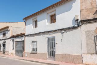 Masia  Avenida democracia. Espacio, ubicación y precio transforma esta casa en tu nuevo hog