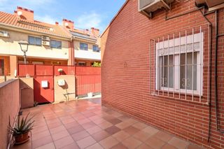 Casa  Calle osa menor. Luz, espacio y privacidad junto al tranvía exclusivo tríplex en