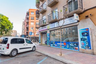 Business premise  Calle cartagena. Local en funcionamiento en venta junto al cuartel de artillería