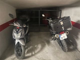 Aparcament cotxe  Avenida santiago. Se vende plaza de garaje para moto en juan de borbón