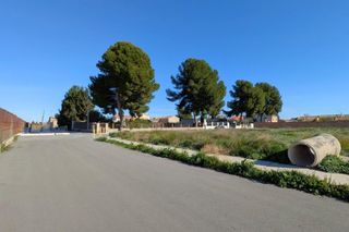 Terreny residencial  Calle del olivo. Terreno en esquina con gran potencial para vivienda con jardín e