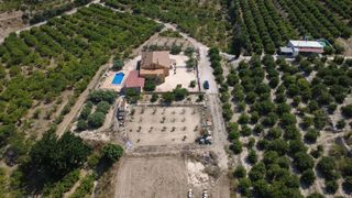 Chalet  Camino de garay. Chalet con piscina y más de 5.000 m2 de terreno junto a zeneta