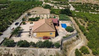 Chalet  Camino de garay. Chalet con piscina y más de 5.000 m2 de terreno junto a zeneta