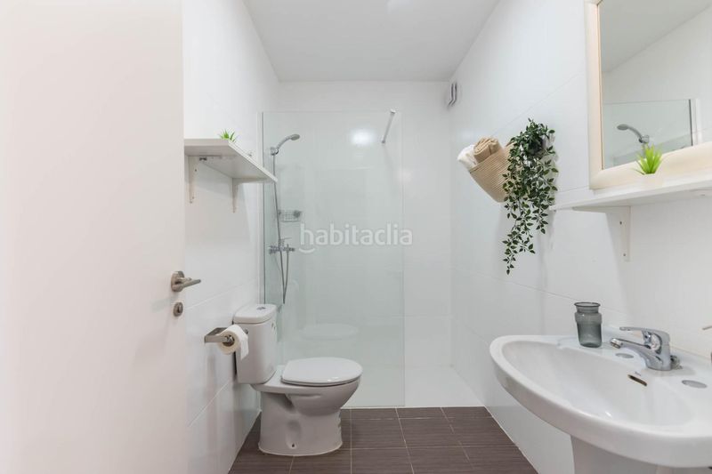 Foto a7f48efc-b375-46cb-9c0d-69b5f6276db1. Edificio in Fortuna