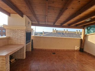 Location Duplex à Monteagudo. Dúplex de 230 m2 con terraza, barbacoa y chimenea en alquiler en