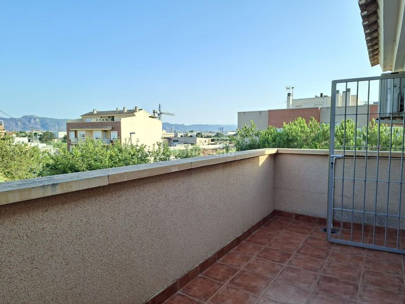 Foto 95b873b7-5545-4d09-bf32-ab2aa0776fff. Alquiler dúplex  de 230 m2 con terraza, barbacoa y chimenea en alquiler en Monteagudo en Murcia