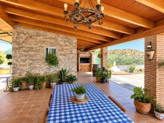 Chalet  Camino de garay. Chalet con piscina y más de 5.000 m2 de terreno junto a zeneta