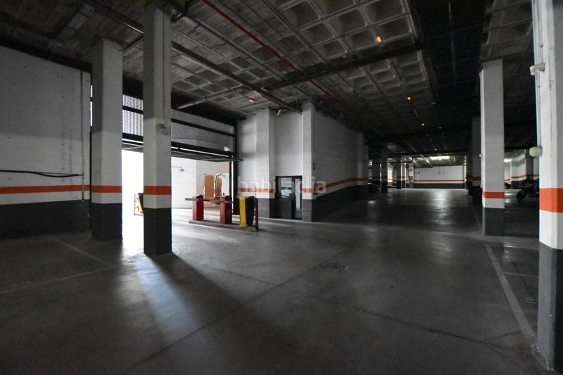 Foto 0f09aada-a23d-49af-a1aa-a3d9a41b816d. Location parking moto dans calle poeta josé hierro 1 dans Pinto