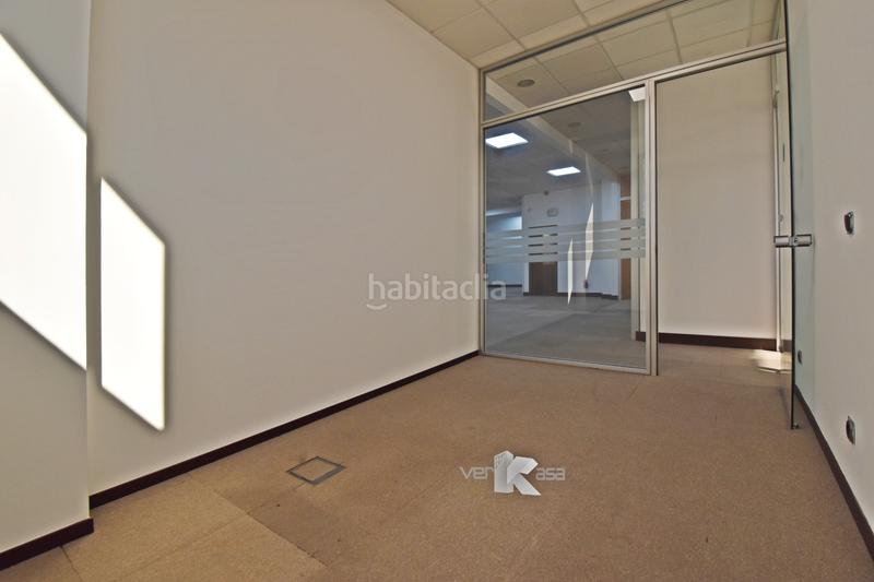 Foto 2b64884c-2226-4745-ba78-465cfc496242. Bureau dans calle poeta josé hierro 1 dans San José-Buenos Aires Pinto