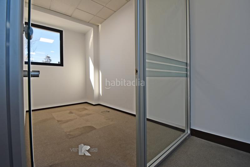 Foto 30477069-dbb9-47f6-941f-15a1a05174cb. Bureau dans calle poeta josé hierro 1 dans San José-Buenos Aires Pinto