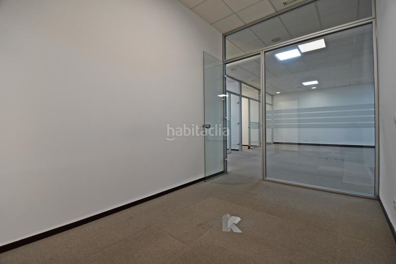 Foto 94fec4db-53b7-492e-bfa5-16c5896f48ec. Bureau dans calle poeta josé hierro 1 dans San José-Buenos Aires Pinto