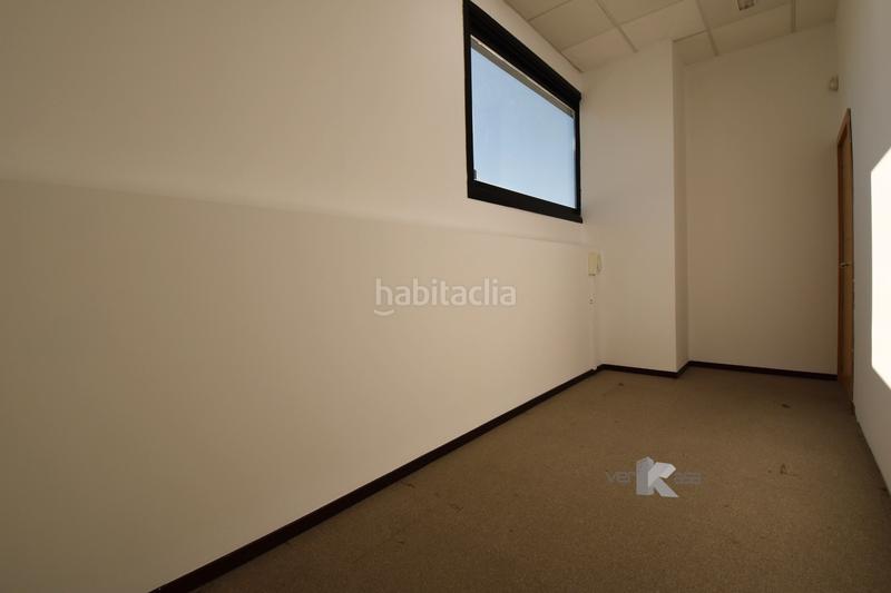 Foto 5744fb16-6184-46d9-ae1c-0041e3789517. Büro in calle poeta josé hierro 1 in San José-Buenos Aires Pinto