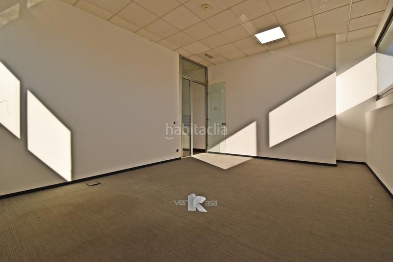 Foto f09f9b14-fda9-4cea-bc2f-f156f2197e23. Büro in calle poeta josé hierro 1 in San José-Buenos Aires Pinto