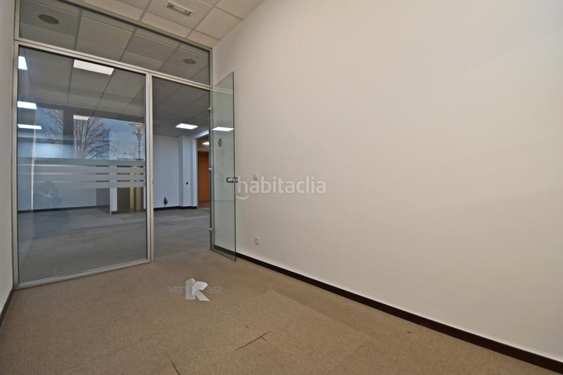 Foto 08578e57-7952-47b8-92e3-d2f63573671f. Oficina en calle poeta josé hierro 1 en San José-Buenos Aires Pinto