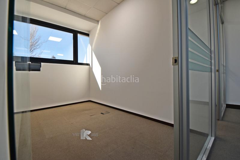 Foto 44ae65f7-1001-48b4-8920-c0cd4c2fa55d. Oficina en calle poeta josé hierro 1 en San José-Buenos Aires Pinto