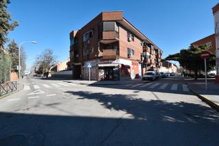 Parking coche en Calle de ana de austria 2. Plaza de garaje grande, muy fácil y cómoda para maniobrar y esta