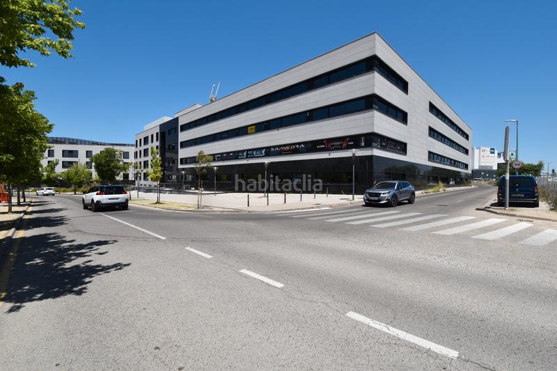 Foto b376f6f4-cda9-4ba1-8d3b-bc27887eb1d1. Local comercial en calle poeta josé hierro 1 en San José-Buenos Aires Pinto