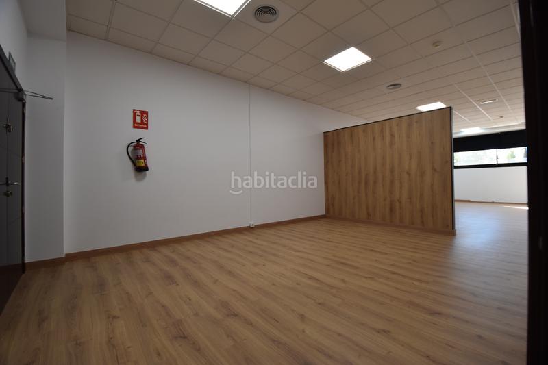 Foto 928ac5f2-66d4-4a15-b249-6f705a9d9353. Local commercial dans calle poeta josé hierro 1 dans Pinto