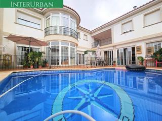 Casa a Domeño. Lujo  chalet pareado en domeño con piscina y garaje