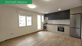 Location Appartement à Parque de la Bombilla. Exclusiva interurban  piso reformado, moderno y muy luminoso en