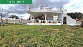 Xalet a Santa Bárbara. Encantador chalet c 4 habitaciones y piscina privada en urbaniza